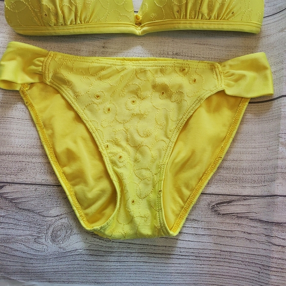 Yellow cute bikini set. Size medium. - Picture 6 of 7